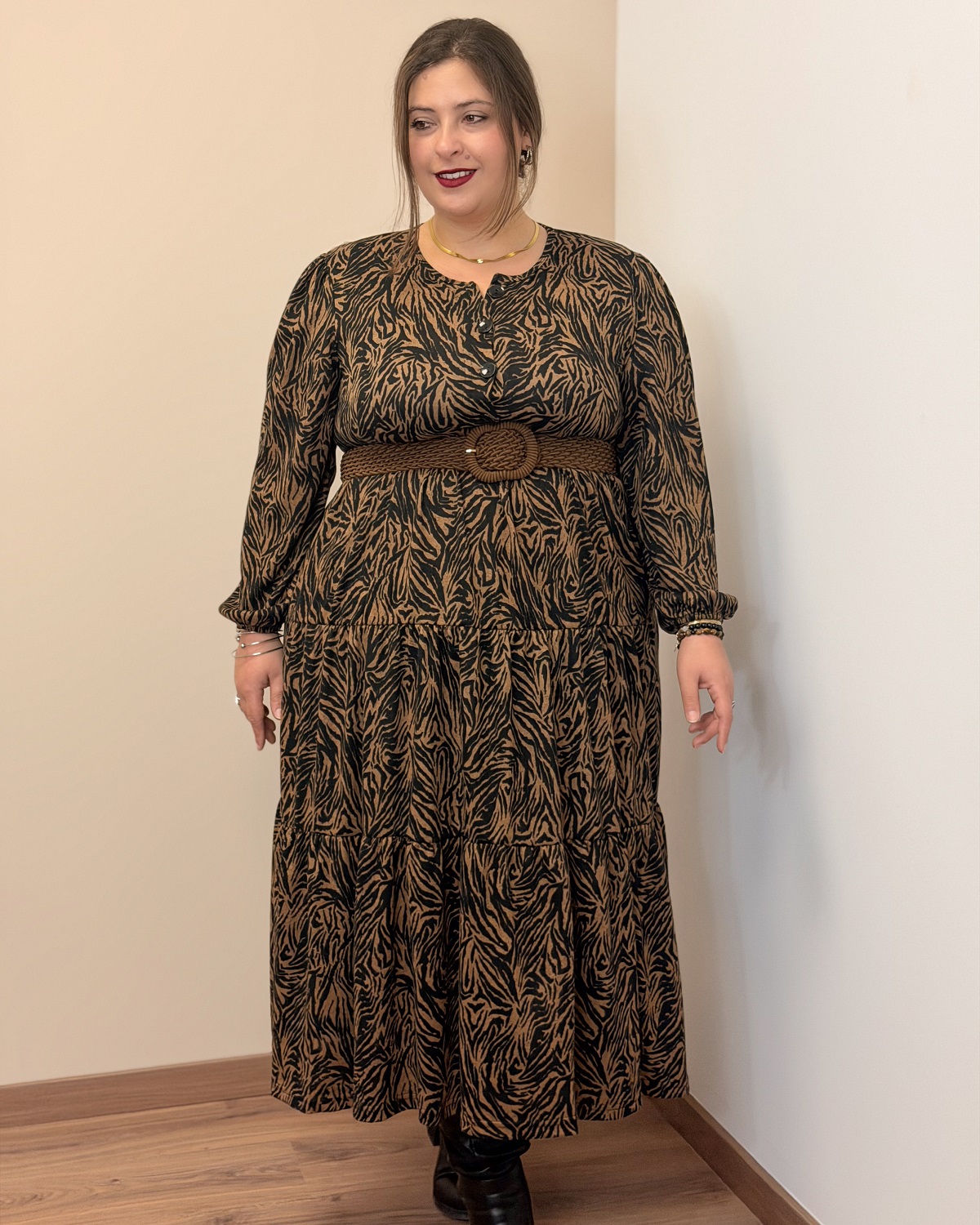 Πλεκτό Ελαστικό Φόρεμα Ελληνικής Ραφής Α-Γραμμή, Βολάν & Κουμπιά