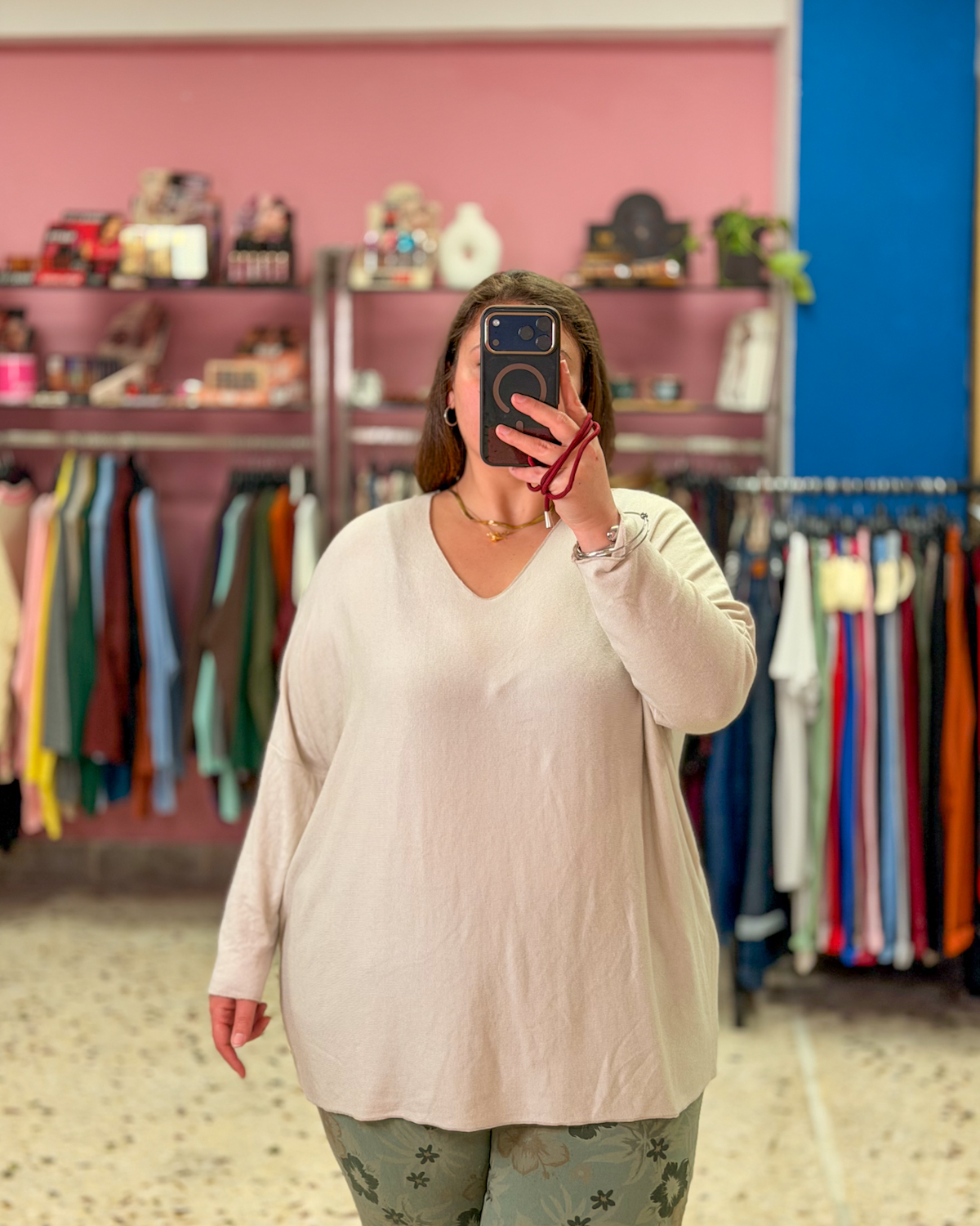 Γυναικείο Ψιλό Πλεκτό Μπλουζάκι Plus Size με V Ντεκολτέ | Μαλακό & Ελαστικό | Κάλυψη έως 180Γυναικείο Ψιλό Πλεκτό Μπλουζάκι Plus Size με V Ντεκολτέ | Μαλακό & Ελαστικό | Κάλυψη έως 180